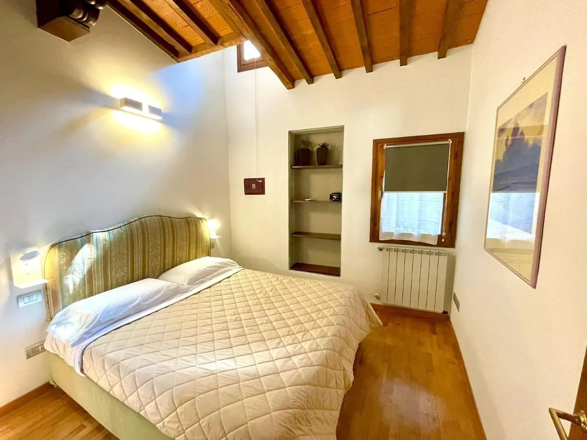 Charming Apartment In The Very Heart Of Florence
